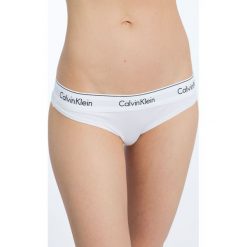Calvin Klein Underwear - Stringi. Różowe stringi marki Calvin Klein Underwear, l, z dzianiny. Za 69,90 zł.