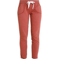 Juvia PLAIN JOGGER Spodnie treningowe brick. Czerwone bryczesy damskie Juvia, m, z bawełny. Za 539,00 zł.