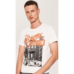 T-shirt z fotonadrukiem - Kremowy. Białe t-shirty męskie House, l. Za 29,99 zł.