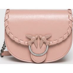 Pinko - Torebka skórzana. Różowe listonoszki damskie Pinko, w paski, ze skóry, na ramię, małe, bez dodatków. W wyprzedaży za 699,90 zł.