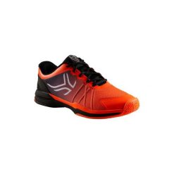 BUTY tenisowe TS590 męskie na każdą nawierzchnię. Czerwone buty sportowe męskie ARTENGO, z poliesteru, bez zapięcia, tenisowe. Za 179,99 zł.
