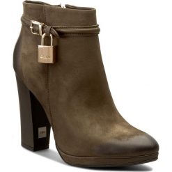 Botki CARINII - B3790 I43-000-PSK-B87. Zielone botki damskie skórzane marki Carinii. W wyprzedaży za 259,00 zł.