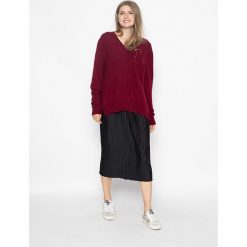 Kaszmirowy sweter w kolorze bordowym. Czerwone swetry damskie Just Cashmere, s, bez wzorów, z kaszmiru, bez rękawów, bez kaptura. W wyprzedaży za 285,95 zł.