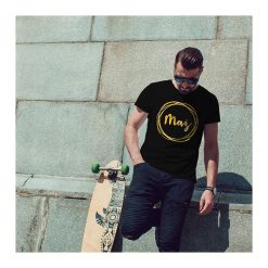 Mąż koszulka męska czarna tshirt męski czarny. Czarne koszulki męskie One mug a day, m, z nadrukiem, z bawełny, bez kołnierzyka, krótkie. Za 85,00 zł.