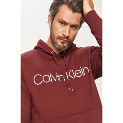 Calvin Klein - Bluza. Brązowe bluzy męskie Calvin Klein, s, z nadrukiem, z bawełny, z kapturem, bez rękawów, z kapturem. Za 449,90 zł.