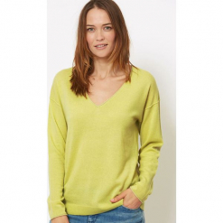 Sweter kaszmirowy w kolorze żółto-zielonym. Zielone swetry klasyczne damskie marki Ateliers de la Maille, z kaszmiru. W wyprzedaży za 409,95 zł.