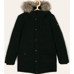 Tommy Hilfiger - Parka dziecięca 140-176 cm. Czarne kurtki chłopięce z poliesteru, długie. W wyprzedaży za 599,90 zł.