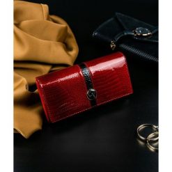 Ekskluzywny skórzany portfel damski czerwony Cavaldi H20-3 - Czerwony. Czerwone portfele damskie 4U Cavaldi, bez wzorów, ze skóry. Za 69,99 zł.