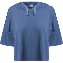 Bluza DEHA EASY. Niebieskie bluzy damskie Deha, bez wzorów, z bawełny, z krótkim rękawem, krótkie. W wyprzedaży za 252,00 zł.