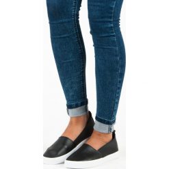 Malia wsuwane trampki czarne. Czarne trampki i tenisówki damskie KYLIE, bez wzorów, ze skóry ekologicznej, bez zapięcia. Za 39,90 zł.