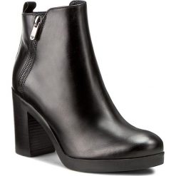 Botki WOJAS - 6599-51 Czarny. Czarne buty zimowe damskie marki Wojas, ze skóry, na obcasie. W wyprzedaży za 279,00 zł.