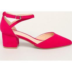 Answear - Czółenka Ideal Shoes. Czerwone czółenka damskie ANSWEAR, bez wzorów, z materiału, bez obcasa, na obcasie, na klamry. W wyprzedaży za 99,90 zł.