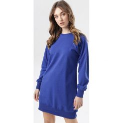 Ciemnoniebieska Sukienka Callirei. Niebieskie sukienki damskie Born2be, xl, bez wzorów, z dzianiny, bez kołnierzyka, bez rękawów. W wyprzedaży za 59,99 zł.