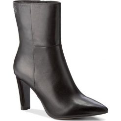 Botki CAPRICE - 9-25300-29 Black Nappa 022. Czarne botki damskie na obcasie marki Caprice, ze skóry ekologicznej. W wyprzedaży za 269,00 zł.