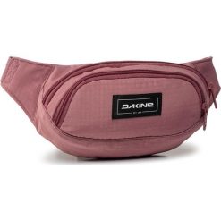 Saszetka nerka DAKINE - Hip Pack 08130200 Faded Grape. Różowe nerki damskie Dakine, bez wzorów, z materiału, młodzieżowe, bez dodatków. Za 89,00 zł.