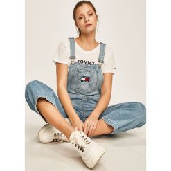 Tommy Jeans - Ogrodniczki. Niebieskie jeansy damskie Tommy Jeans, s, z podwyższonym stanem. Za 579,90 zł.