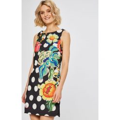 Desigual - Sukienka Fiorato. Szare sukienki mini damskie marki Desigual, na co dzień, z elastanu, casualowe, z okrągłym kołnierzem, na ramiączkach, dopasowane. W wyprzedaży za 239,90 zł.