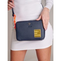 Femestage® melanżowa torebka damska listonoszka eko. Żółte listonoszki damskie FemeStage, w paski, ze skóry, na ramię, bez dodatków. Za 159,00 zł.