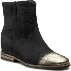 Botki CARINII - B3684/F 360-000-PSK-B89. Czarne buty zimowe damskie marki Carinii, z materiału, na obcasie. W wyprzedaży za 259,00 zł.