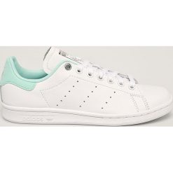 Adidas Originals - Buty Stan Smith. Białe buty sportowe damskie adidas Originals, ze skóry. W wyprzedaży za 349,90 zł.