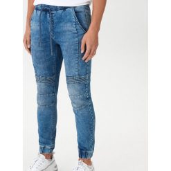 Spodnie jogger slim - Niebieski. Niebieskie spodnie męskie House, m, bez wzorów, z jeansu. Za 139,99 zł.