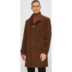 Pierre Cardin - Płaszcz. Pomarańczowe płaszcze męskie marki Pierre Cardin, z poliesteru. W wyprzedaży za 629,90 zł.