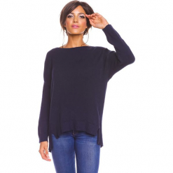 Sweter "Louina" w kolorze granatowym. Niebieskie swetry klasyczne damskie marki So Cachemire, s, z kaszmiru, z dekoltem w łódkę. W wyprzedaży za 173,95 zł.