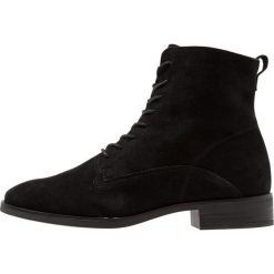 KIOMI Botki sznurowane black. Czarne botki damskie marki KIOMI, ze skóry, bez obcasa, na sznurówki. Za 379,00 zł.