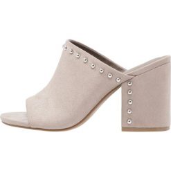 Klapki damskie: Madden Girl WARD Klapki taupe