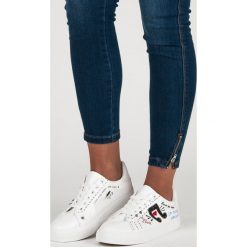 MODNE TRAMPKI DAMSKIE. Czarne trampki i tenisówki damskie marki Merg, bez wzorów, bez zapięcia. Za 49,99 zł.