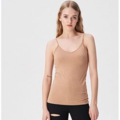 Gładki top - Żółty. Żółte topy damskie Sinsay, s, bez wzorów, bez kołnierzyka. Za 7,99 zł.