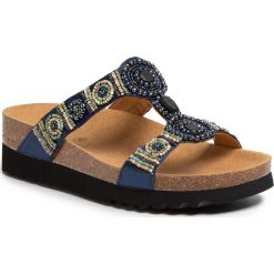 Klapki SCHOLL - New Bogota F26607 1018 350 Dk Blue. Niebieskie klapki damskie Scholl, z aplikacjami, z tworzywa sztucznego, bez obcasa. Za 229,00 zł.