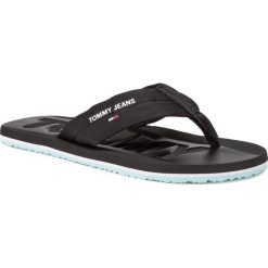 Japonki TOMMY JEANS - Webbing Beach Sandal EM0EM00474 Black BDS. Czarne klapki męskie Tommy Jeans, z jeansu, bez zapięcia. Za 159,00 zł.