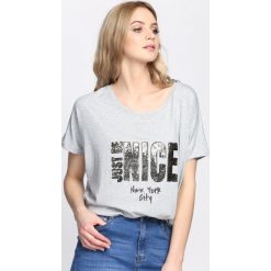 Szary T-shirt Just Be Nice. Szare t-shirty damskie marki Born2be, s, z nadrukiem, z okrągłym kołnierzem. Za 39,99 zł.