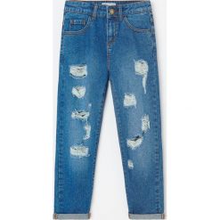 Jeansy boyfriend z przetarciami -. Jeansy damskie Reserved. Za 89,99 zł.