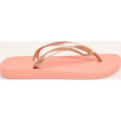 Ipanema - Japonki. Różowe klapki damskie Ipanema, bez wzorów, z materiału, bez obcasa, na obcasie. Za 59,90 zł.