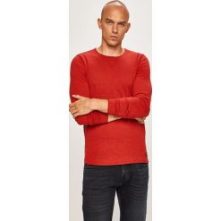 Tom Tailor Denim - Sweter. Czerwone swetry męskie TOM TAILOR DENIM, xxl, bez wzorów, z bawełny, z okrągłym kołnierzem, bez kaptura. W wyprzedaży za 79,90 zł.