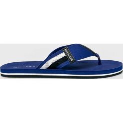 Tommy Hilfiger - Japonki. Niebieskie kapcie męskie ze skóry. W wyprzedaży za 139,90 zł.