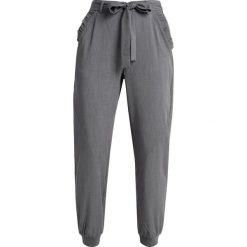 Cream TILDE BAGGY PANTS Spodnie materiałowe dark grey melange. Szare spodnie damskie marki Cream, bez wzorów, z elastanu. Za 379,00 zł.
