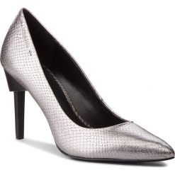 Szpilki CALVIN KLEIN - Twiggy N12083 Pewter. Szare półbuty damskie marki Calvin Klein, bez wzorów, ze skóry, bez obcasa, na obcasie, bez zapięcia. W wyprzedaży za 449,00 zł.