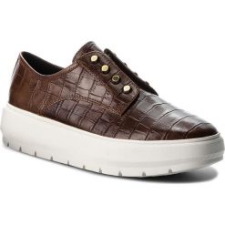 Półbuty GEOX - D Kaula C D84ANC 0006Y C0013 Brown. Pomarańczowe półbuty damskie Geox, bez wzorów, ze skóry ekologicznej, bez obcasa, na obcasie, bez zapięcia. W wyprzedaży za 289,00 zł.