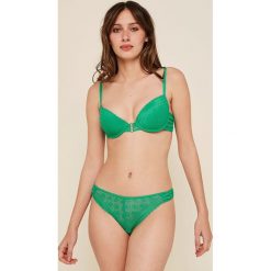 Undiz - Stringi. Zielone majtki damskie Undiz, s, z elastanu. W wyprzedaży za 29,90 zł.