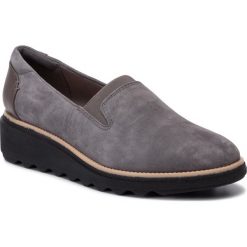 Półbuty CLARKS - Sharon Dolly 261363604 Grey. Szare półbuty damskie Clarks, bez wzorów, ze skóry, bez obcasa, na koturnie, bez zapięcia. W wyprzedaży za 259,00 zł.