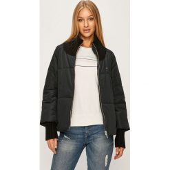 Tommy Hilfiger - Kurtka. Niebieskie kurtki damskie TOMMY HILFIGER, s, bez wzorów, z poliesteru, krótkie. W wyprzedaży za 899,90 zł.