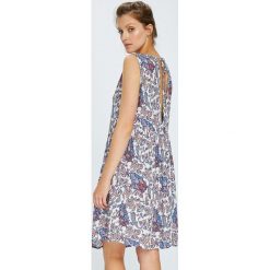 Answear - Sukienka Boho Bandit. Szare sukienki damskie ANSWEAR, na co dzień, uniwersalny, bez wzorów, z wiskozy, casualowe, z okrągłym kołnierzem, bez rękawów, mini, proste. W wyprzedaży za 79,90 zł.