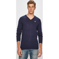 Guess Jeans - Sweter. Niebieskie swetry męskie Guess Jeans, s, z aplikacjami, z wiskozy, bez kołnierzyka, bez kaptura. W wyprzedaży za 139,90 zł.