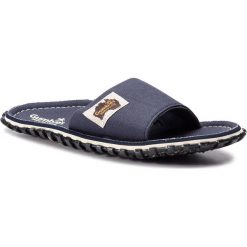 Klapki GUMBIES - Slide Navy. Niebieskie klapki damskie Gumbies, bez wzorów, z tworzywa sztucznego, bez obcasa. W wyprzedaży za 99,00 zł.
