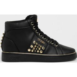 Guess Jeans - Trampki. Białe koturny damskie Guess Jeans, z aplikacjami, z jeansu, na sznurówki. W wyprzedaży za 429,90 zł.