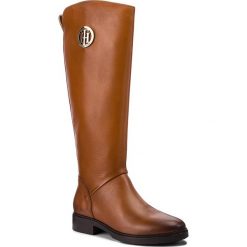 Oficerki TOMMY HILFIGER - Basic Th Riding Boot FW0FW03433 Cognac 606. Brązowe buty zimowe damskie marki TOMMY HILFIGER, z materiału, na obcasie. Za 999,00 zł.