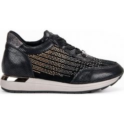 Kylie czarne Modne Buty Sportowe. Czarne buty sportowe damskie KYLIE, bez wzorów, z gumy, bez zapięcia. W wyprzedaży za 99,00 zł.